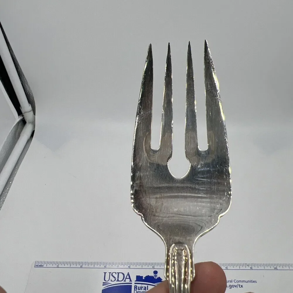 International Silver-plate Korea Cold Meat Serving Fork Royal Shell / Shell Tip